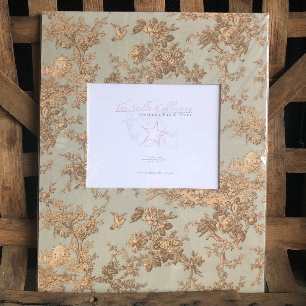 New 16 x 20 Designer Fabric mat with a opening for 8 x 10 mage comes shr…